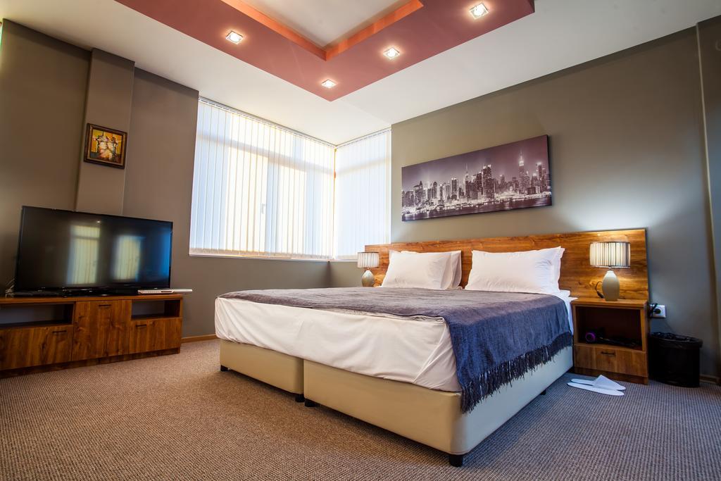 Panorama Top Floor Rooms In Hotel Tundzha Yambol Exterior photo