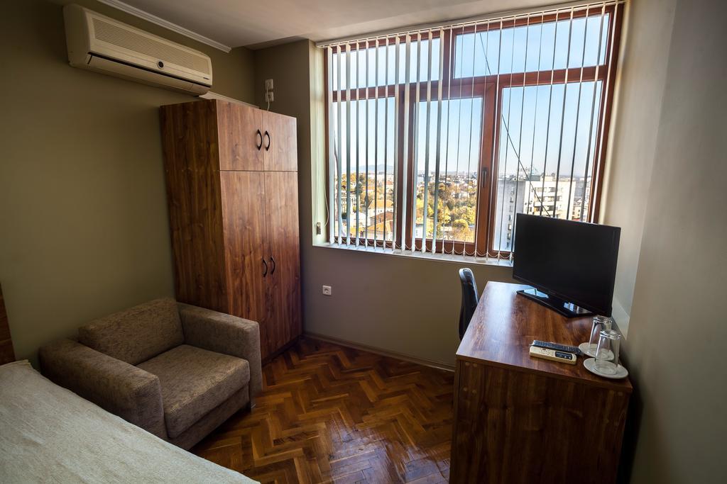 Panorama Top Floor Rooms In Hotel Tundzha Yambol Exterior photo
