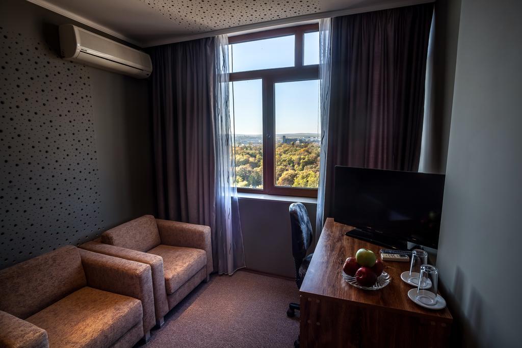 Panorama Top Floor Rooms In Hotel Tundzha Yambol Exterior photo