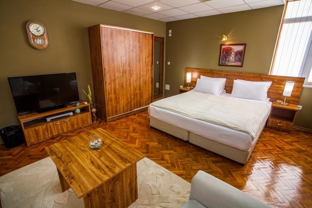 Panorama Top Floor Rooms In Hotel Tundzha Yambol Exterior photo